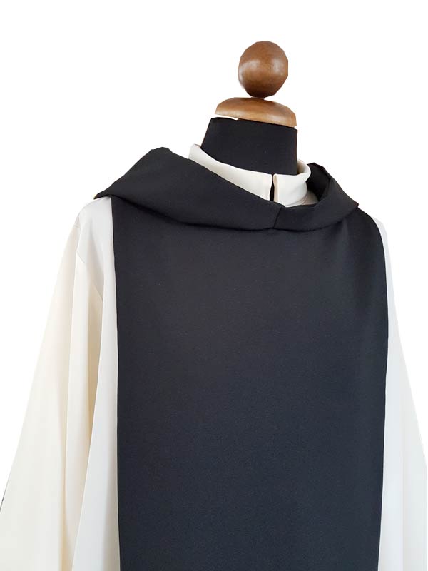 Camice sacerdotale cistercense con scapolare